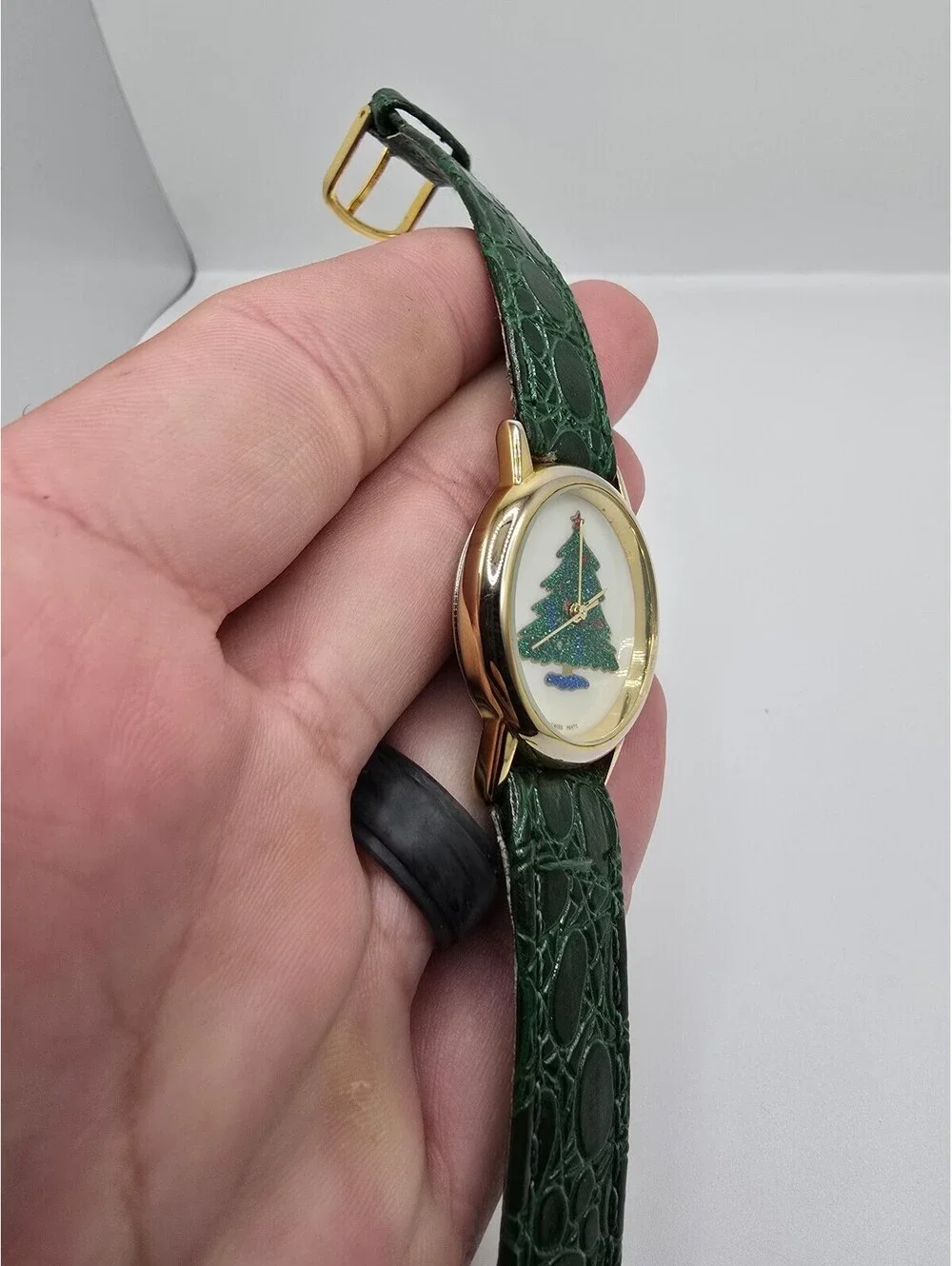W. D. & Co Women’s Quartz Analog Watch Christmas Tree Dial Gold Tone Green Strap